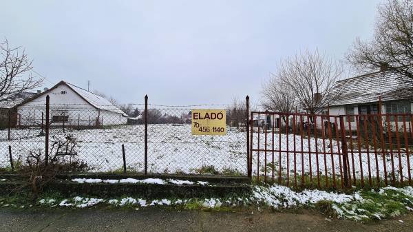 eladó  Építési telek, Tass