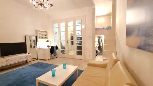 Kiadó téglalakás, Budapest, VI. kerület 1 szoba 41 m² 295 E Ft/hó